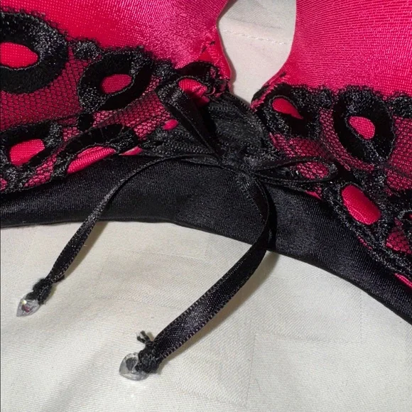 Victoria’s Secret Very Sexy Push-Up Bra - Picture 2 of 5